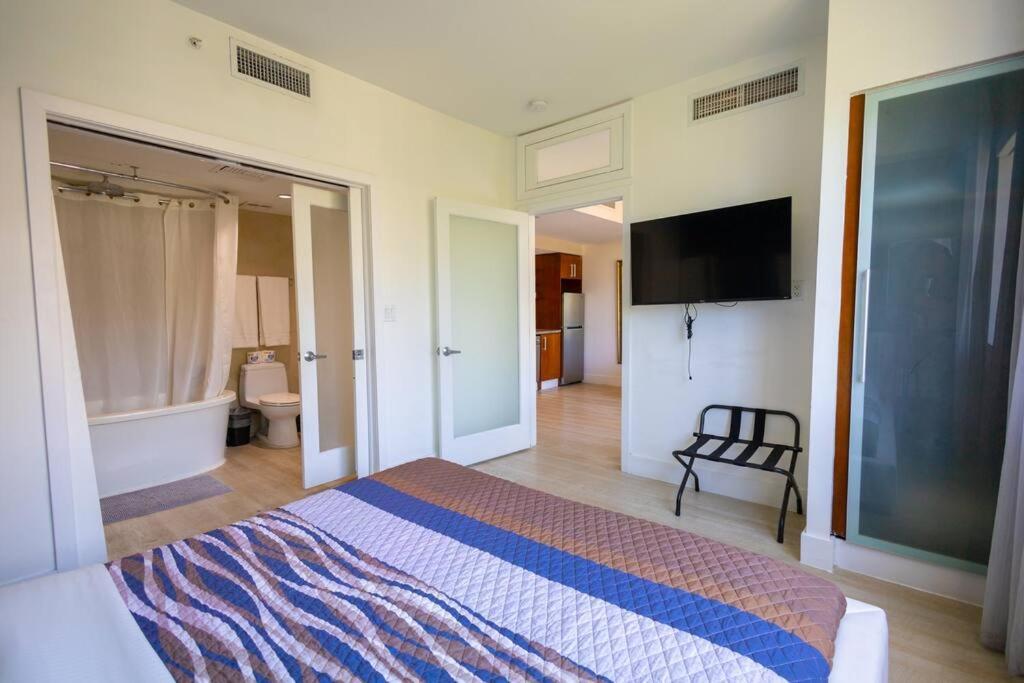 Appartamento King Bed-Apt With Rooftop Pool-Bar D303 Miami Beach Esterno foto